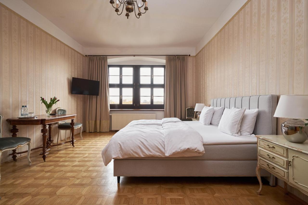 Boutique Palac Warmatowice Sienkiewiczowskie เลกนิตซา ภายนอก รูปภาพ