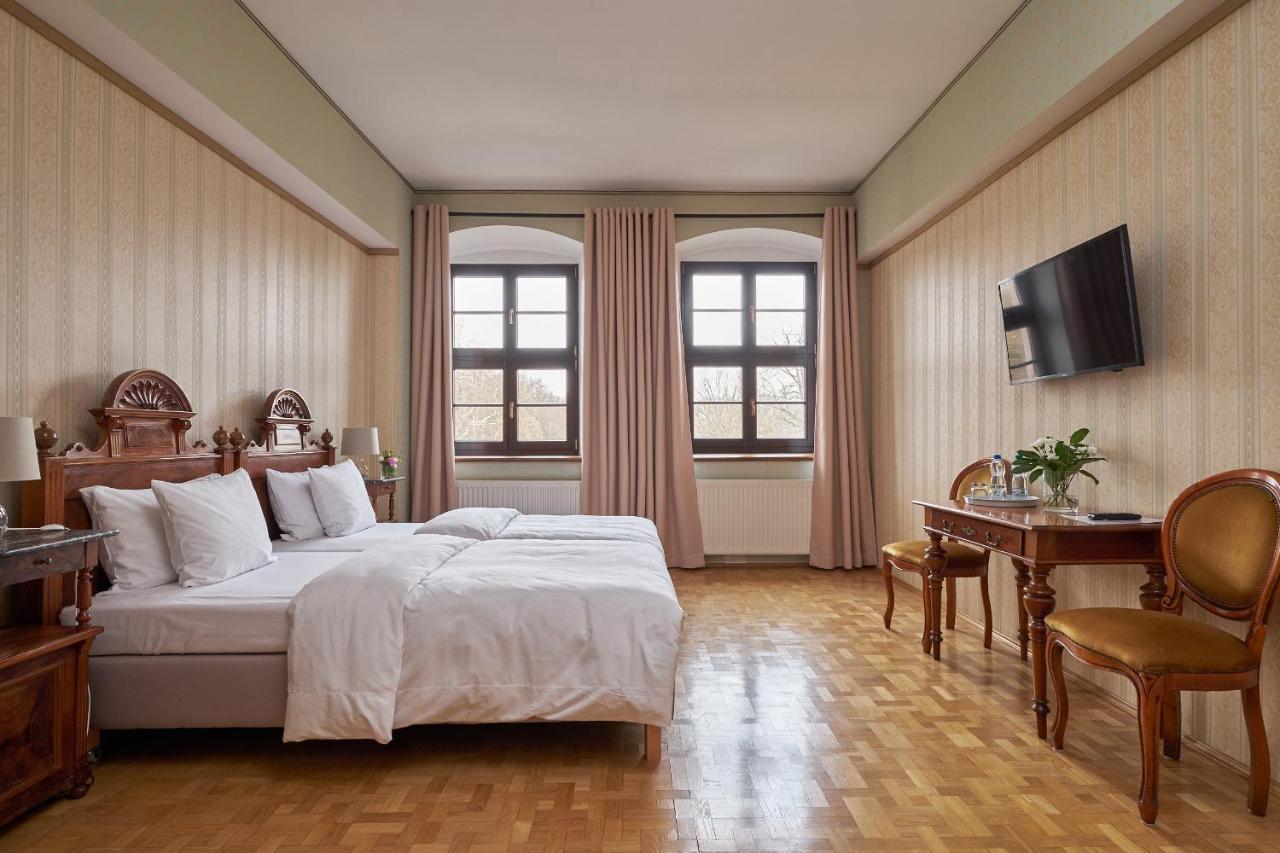 Boutique Palac Warmatowice Sienkiewiczowskie เลกนิตซา ภายนอก รูปภาพ