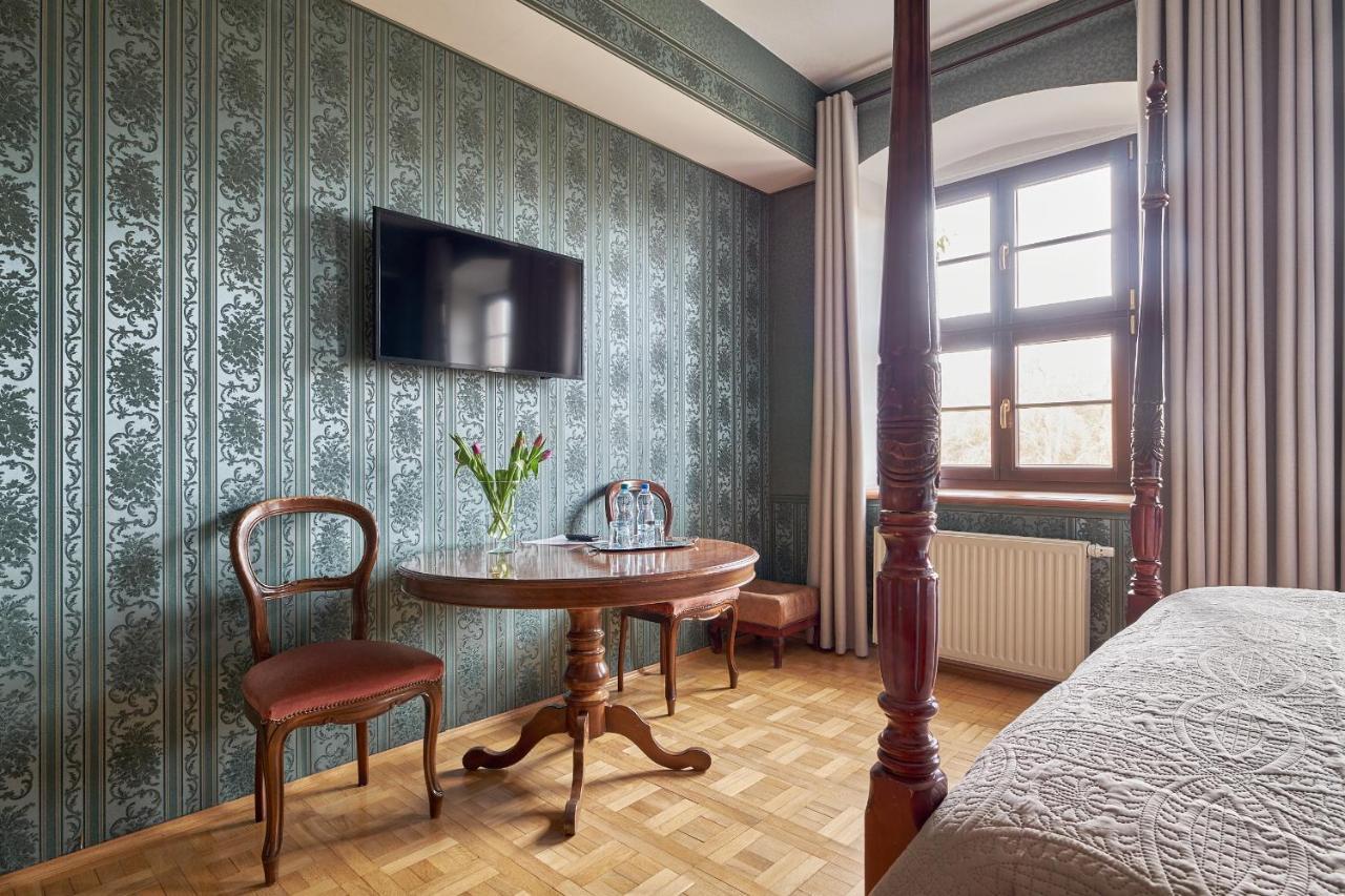 Boutique Palac Warmatowice Sienkiewiczowskie เลกนิตซา ภายนอก รูปภาพ