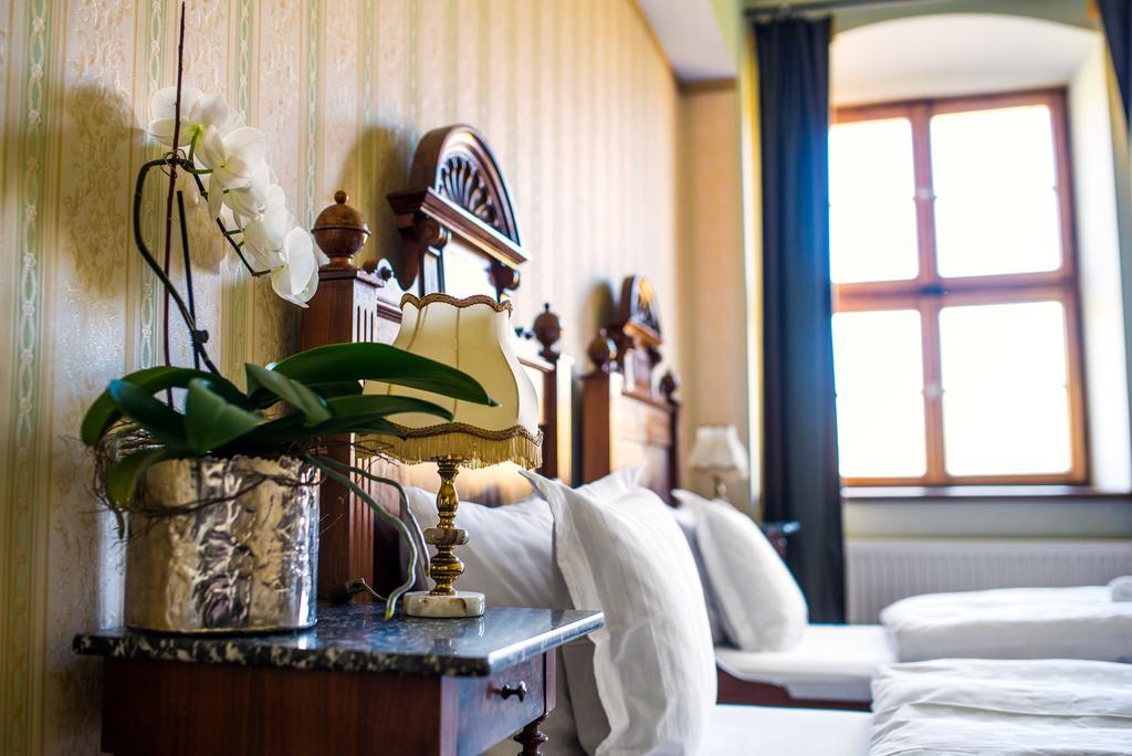 Boutique Palac Warmatowice Sienkiewiczowskie เลกนิตซา ภายนอก รูปภาพ