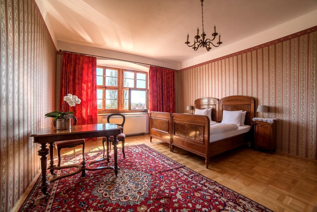 Boutique Palac Warmatowice Sienkiewiczowskie เลกนิตซา ภายนอก รูปภาพ
